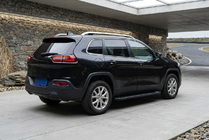 Jeep Cherokee KL 2013– Sānu sliekšņi Allmond Black (2 gab., alumīnijs) foto 1