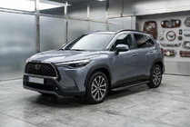 Toyota Corolla Cross 2020– Sānu kāpšļi Tayga Black (2 gab., alumīnijs) foto 1