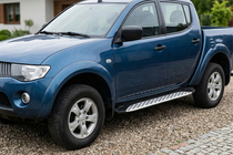 Fiat Fullback 2016– Sānu sliekšņi Shining V1 (2 gab., alumīnijs) foto 1