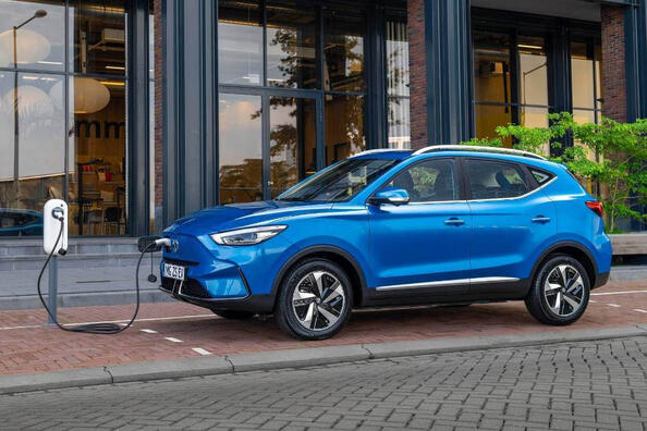 Atjauninātā elektriskā krosovera MG ZS EV apskats