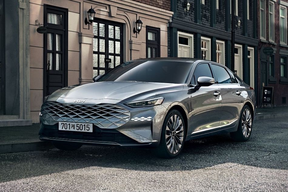 KIA K8: flagmaņa sedans ar ambīcijām