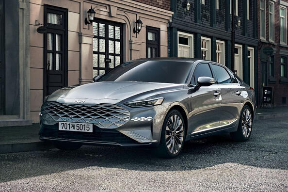 KIA K8: flagmaņa sedans ar ambīcijām