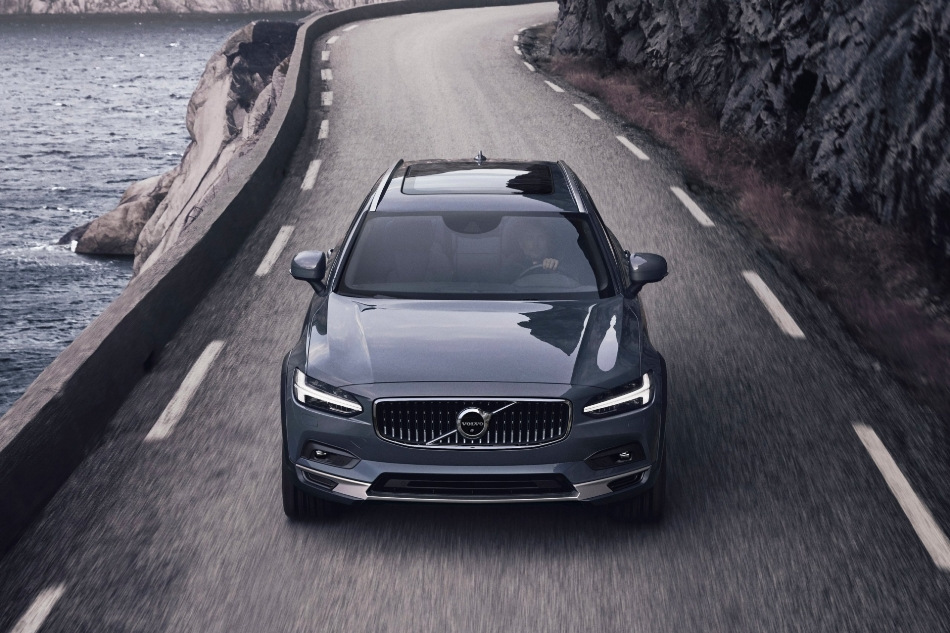 Volvo V90 Cross Country: paaugstinātas caurgājamības universāļa apskats