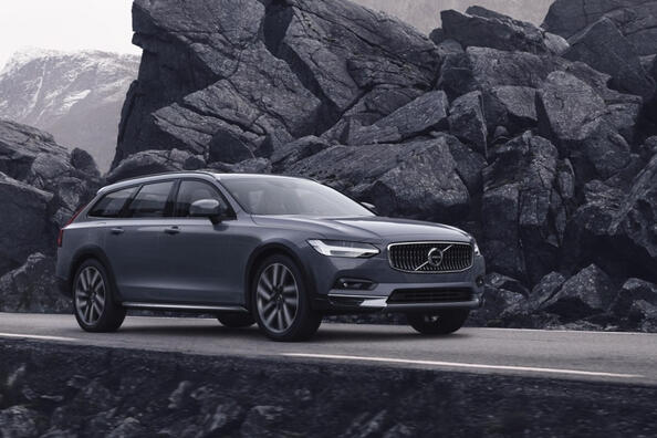 Volvo V90 Cross Country: paaugstinātas caurgājamības universāļa apskats Foto 3