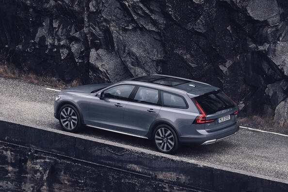 Volvo V90 Cross Country: paaugstinātas caurgājamības universāļa apskats Foto 2