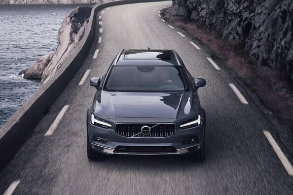 Volvo V90 Cross Country: paaugstinātas caurgājamības universāļa apskats Foto 1