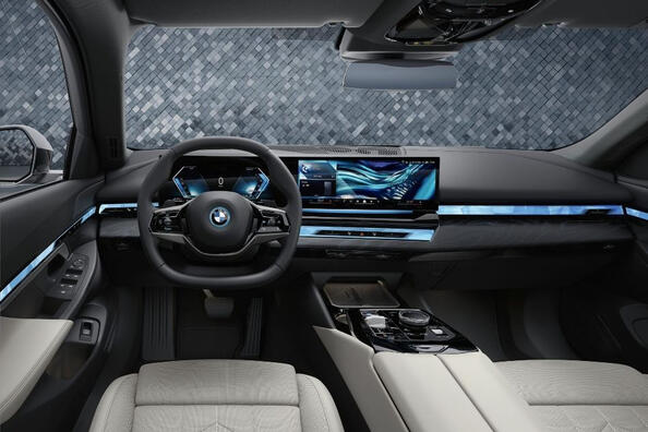 BMW 5 Series: jaunās paaudzes biznesa sedans Foto 5