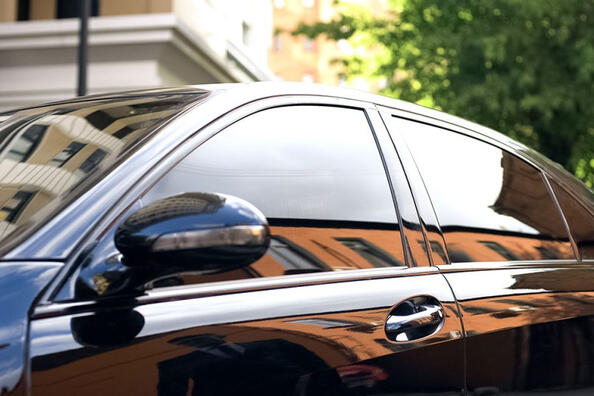 Auto stiklu tonēšana: praktiskie un estētiskie aspekti