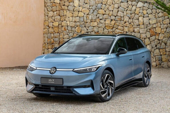 Volkswagen ID.7 Tourer elektriskā universāļa apskats