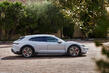 Porsche Taycan Cross Turismo: universāls elektriskais sporta auto foto 3