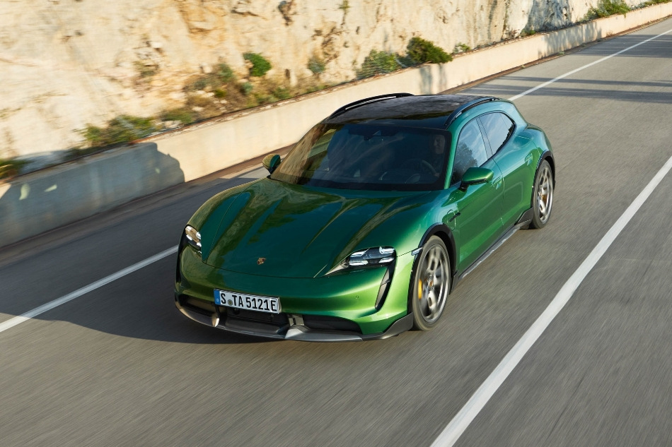 Porsche Taycan Cross Turismo: universāls elektriskais sporta auto