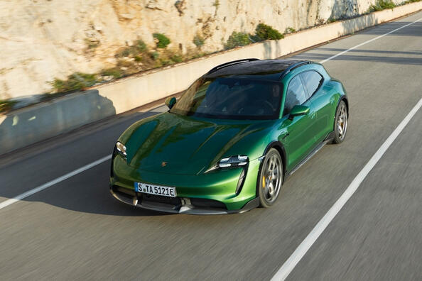 Porsche Taycan Cross Turismo: universāls elektriskais sporta auto