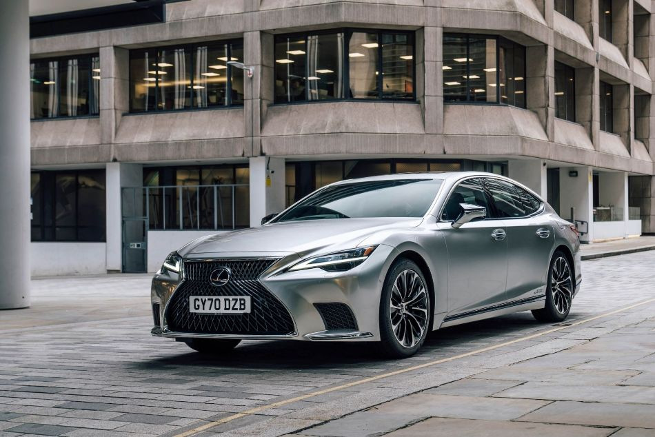 Lexus LS: atjauninātā piektās paaudzes sedana apskats