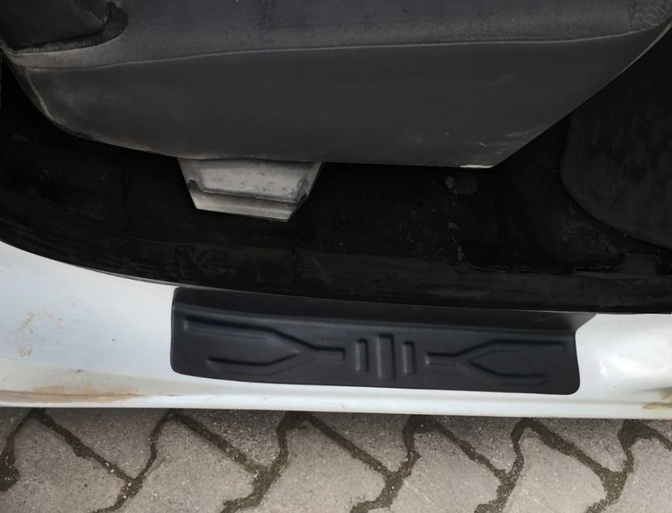 Kā pareizi uzstādīt plastmasas sliekšņu uzlikas automašīnai