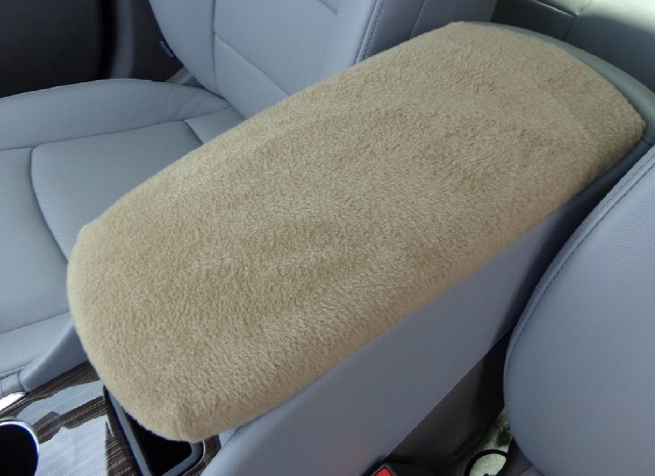 Ar ko pārvilkt auto salona elkoņbalstu?