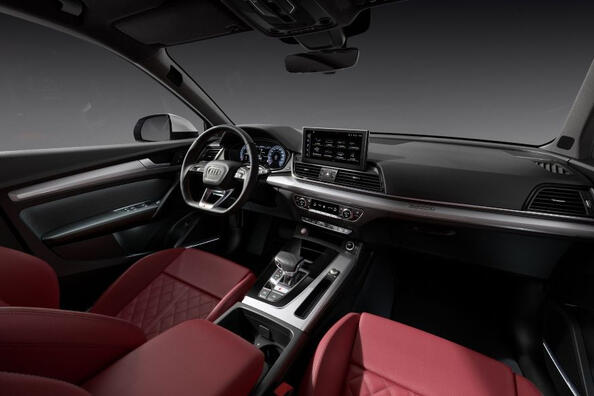 Atjauninātā sportiskā krosovera Audi SQ5 apskats Foto 5