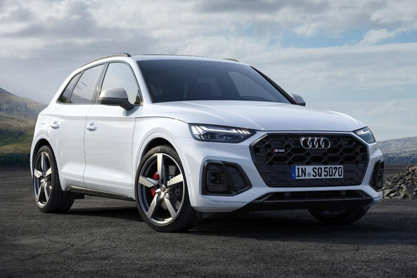 Atjauninātā sportiskā krosovera Audi SQ5 apskats Foto 2