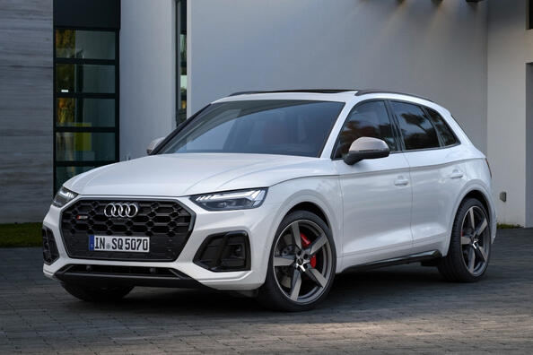 Atjauninātā sportiskā krosovera Audi SQ5 apskats Foto 1