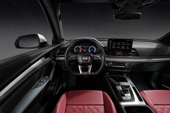 Atjauninātā sportiskā krosovera Audi SQ5 apskats Foto 6