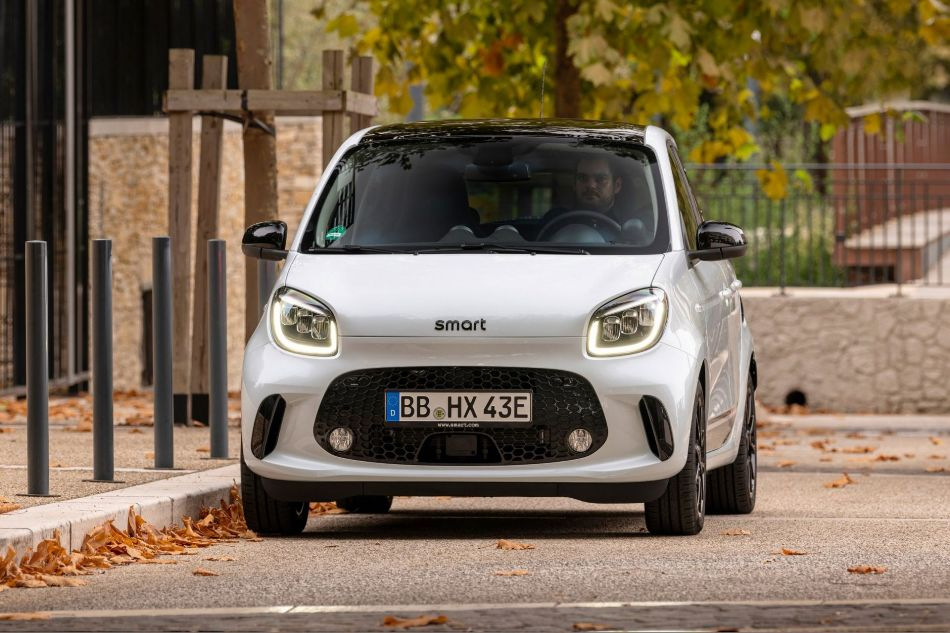 Atjauninātā elektriskā hečbeka Smart EQ forfour apskats