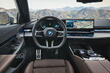 BMW i5: luksusa elektroauto ar dinamisku raksturu foto 5