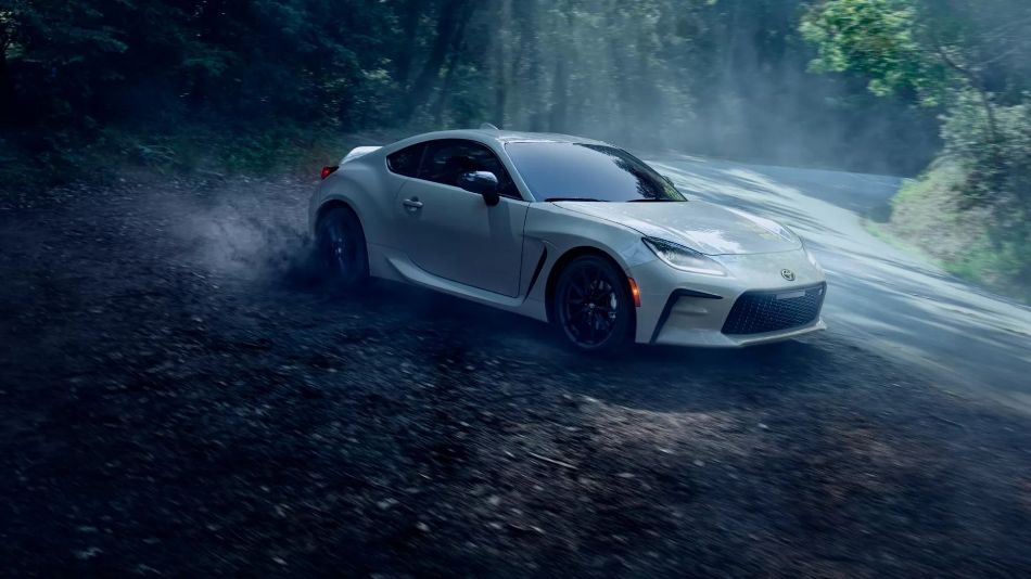 Toyota GR86: otrās paaudzes sporta kupejas apskats
