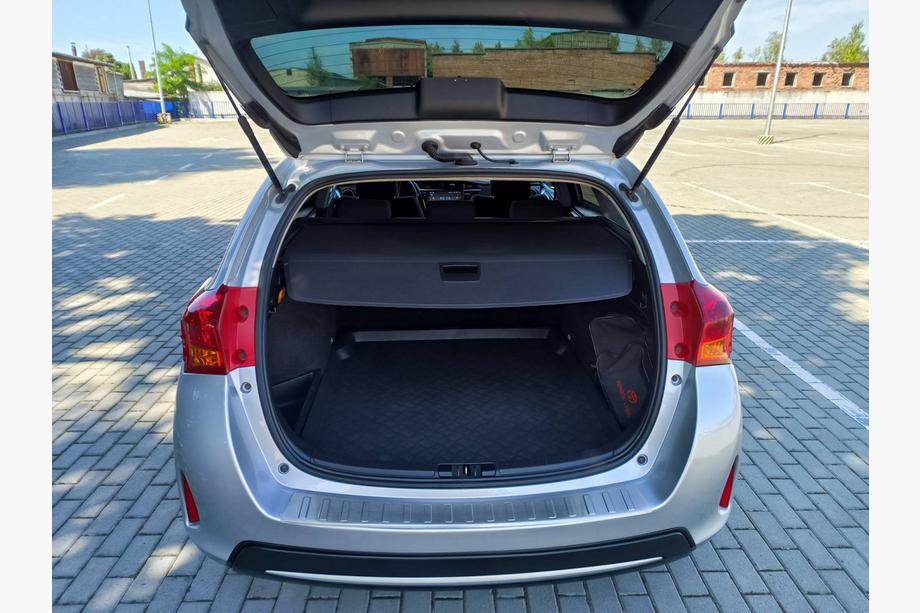Toyota Auris 2012–2018 Aizmugurējā bufera aizsarguzlika Carmos (SW) nerūsējošais tērauds Foto 4