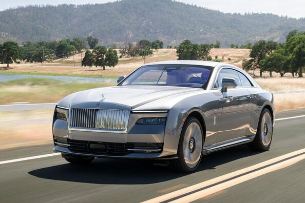 Rolls-Royce Spectre: elektriskā kupejas apskats