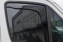Mercedes Sprinter W906 2006–2018 Logu vēja deflektori ieliekamie Niken Luxury (2 gab.) foto 1