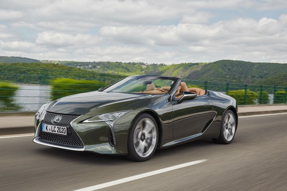 Lexus LC 500 Convertible: greznība un braukšanas baudījums zem klajas debess