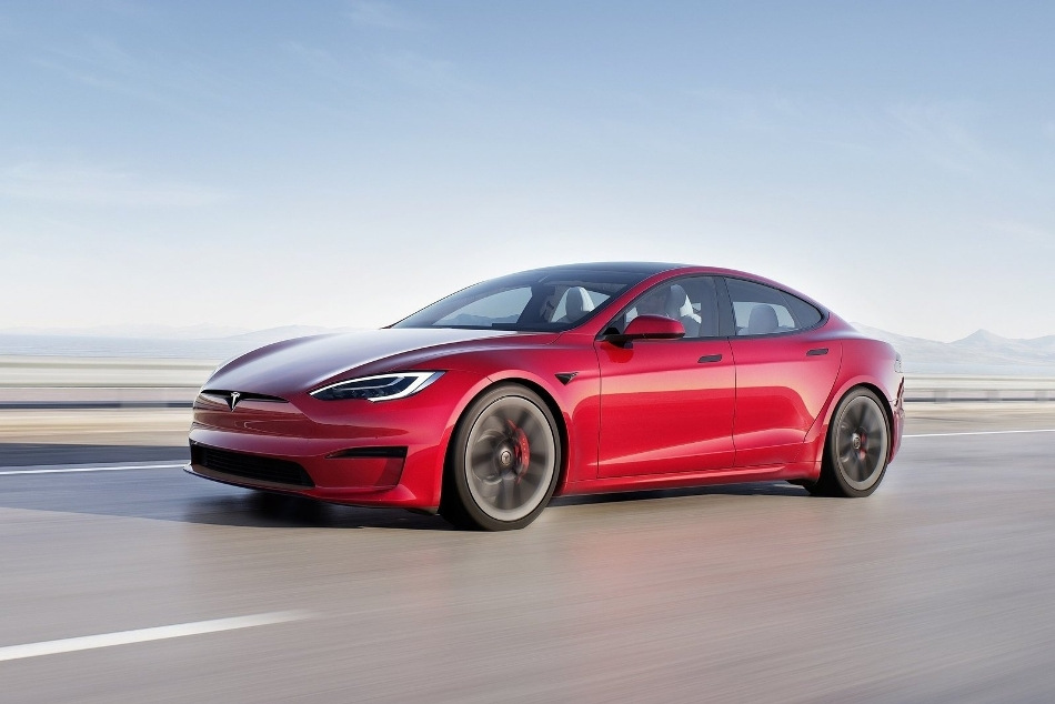 Tesla Model S I paaudze: atjaunota elektrliftbeka apskats