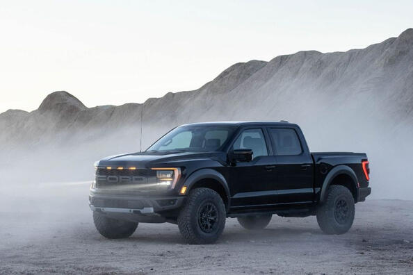 Ford F-150 Raptor: pikaps, kas iekaro bezceļus