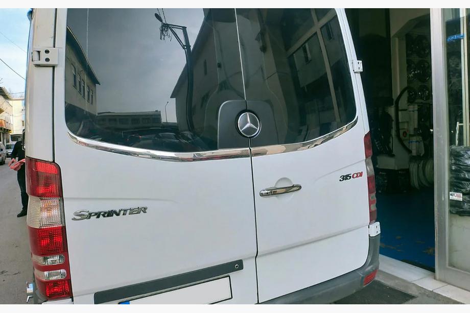 Mercedes Sprinter W906 2006–2018 Aizmugurējā stikla apmales uzlika Carmos (2 gab., nerūsējošais tērauds) Foto 3