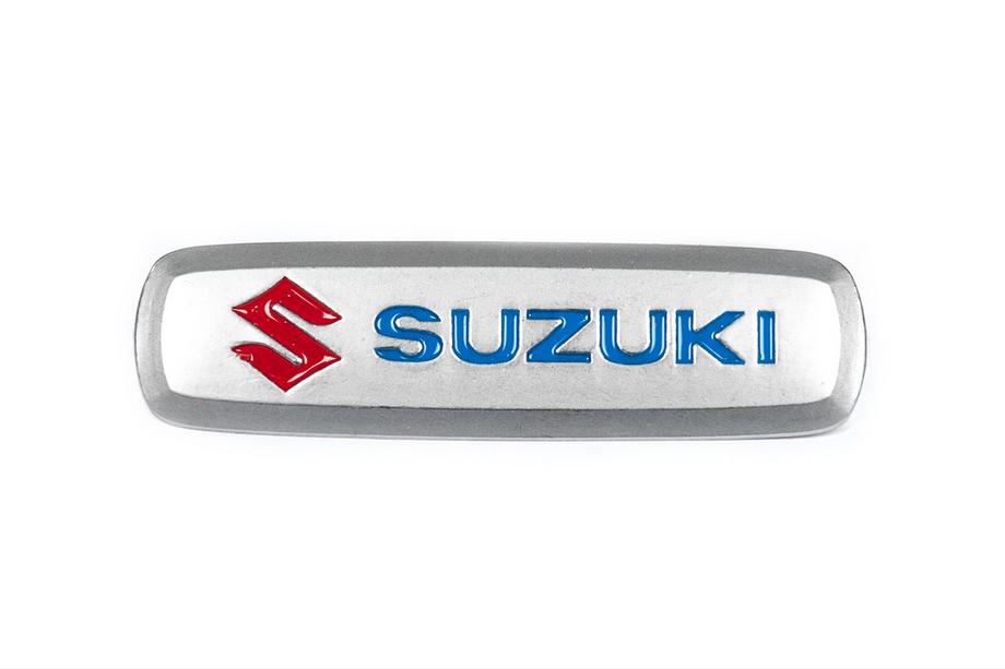 Suzuki Alumīnija emblēma auto paklājiņiem (1 gab.) Image