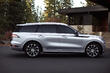 Lincoln Aviator: grezns amerikāņu SUV foto 3