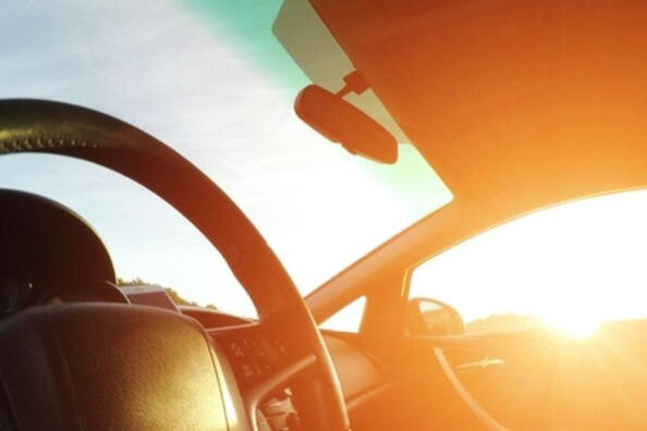 Kā atvēsināt auto salonu karstumā?