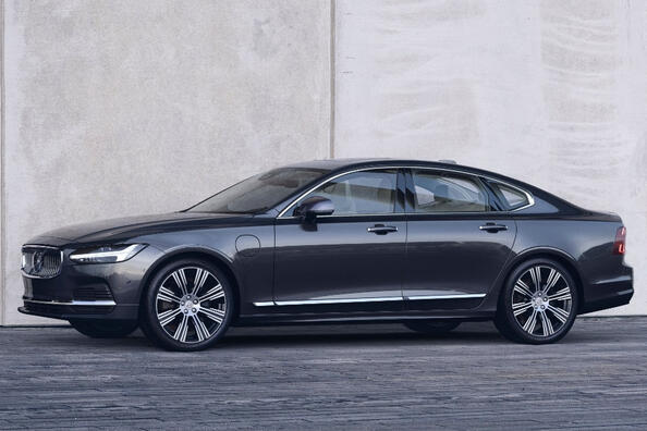 Atjaunotā premium sedana Volvo S90 apskats