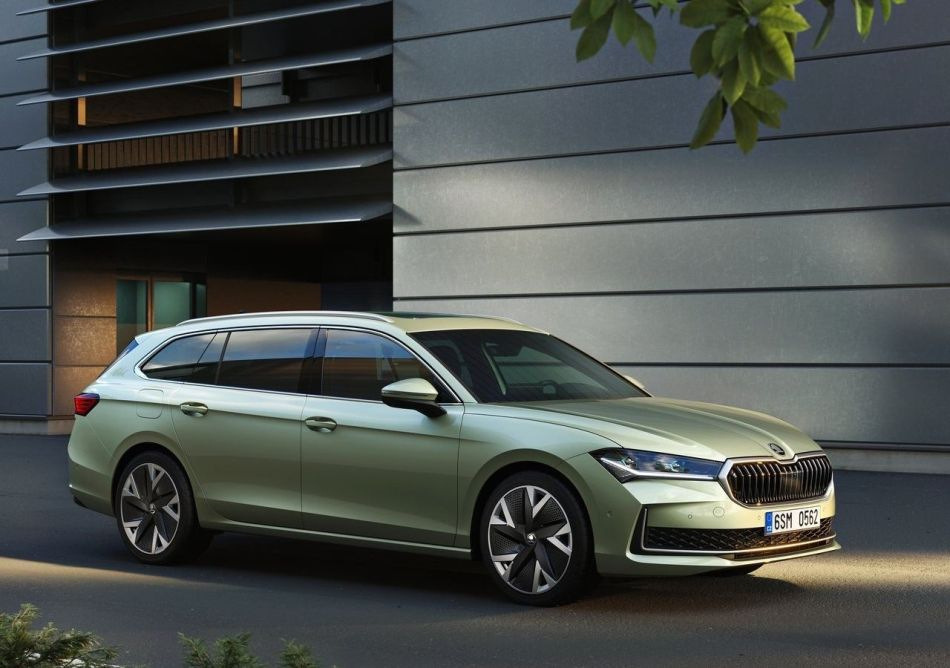 Skoda Superb Combi 2024 universāļa apskats