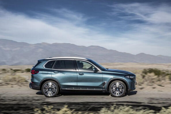 Atjaunināts BMW X5: greznība, tehnoloģijas un sportisks gars Foto 4