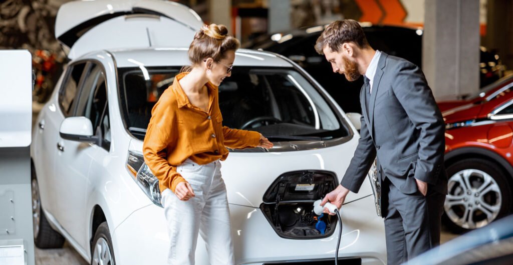Kam pievērst uzmanību, pērkot lietotu elektromobili