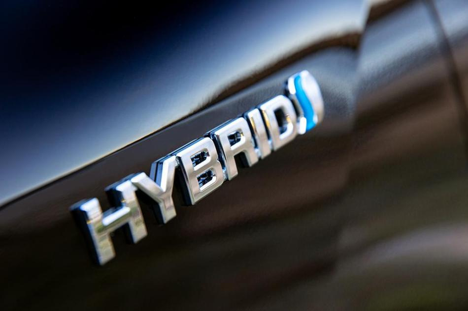 Hibrīdauto veidi: MHEV, HEV, PHEV, REEV — atšķirības un izvēle