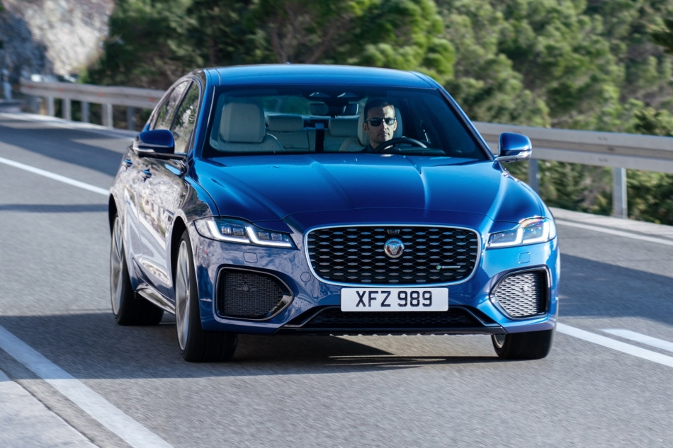 Premium sedans Jaguar XF: greznība detaļās