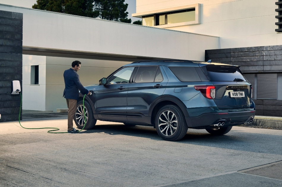 Ford Explorer Hybrid: ekonomisks kompromiss lielo krosoveru pasaulē