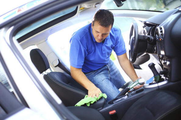 Tīrs salons – autoīpašnieka lepnums: izvēlamies autoķīmiju