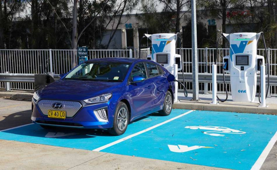 Vai vasaras karstums ir elektroauto ienaidnieks? Kā tas ietekmē nobraukumu