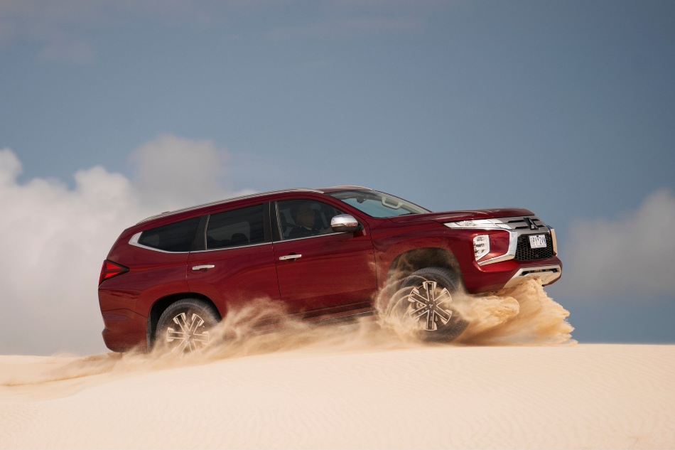 Mitsubishi Pajero Sport: atjaunināts bezceļu karotājs