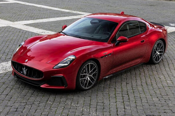 II paaudzes Maserati GranTurismo luksusa kupejas apskats