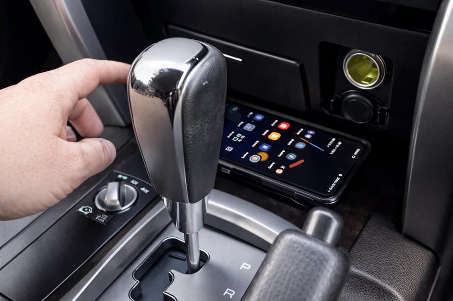 Toyota Land Cruiser 200 2007–2021 Bezvadu telefona uzlādes komplekts (2007-2015) Foto 3