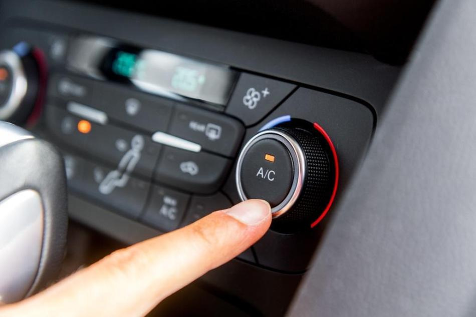 Glābjamies no karstuma: kā vasarā uzturēt auto kondicionieri