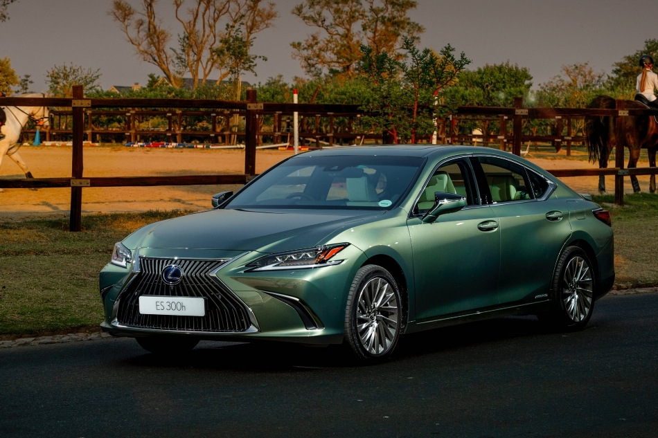 Lexus ES Hybrid: greznība un klusums ar elektrisko piedziņu